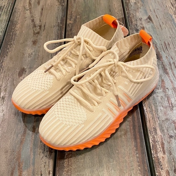 Danskin Display Pair With Tags “Positive” Sneakers Tan Orange Womens Size 5.5 - Picture 2 of 9